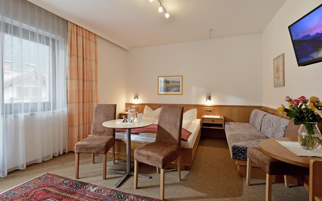 Hotel Garni Jennewein Mayrhofen Pokój zdjęcie