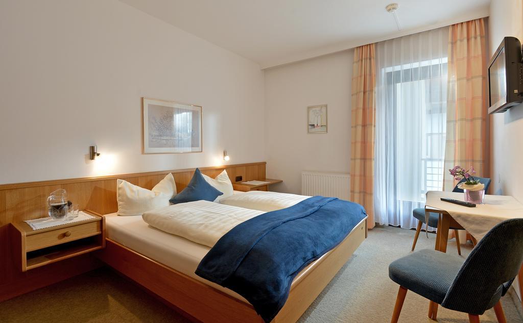 Hotel Garni Jennewein Mayrhofen Pokój zdjęcie