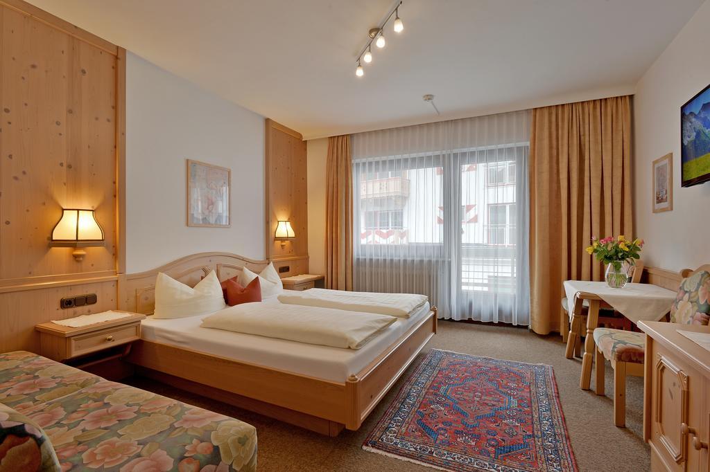 Hotel Garni Jennewein Mayrhofen Pokój zdjęcie