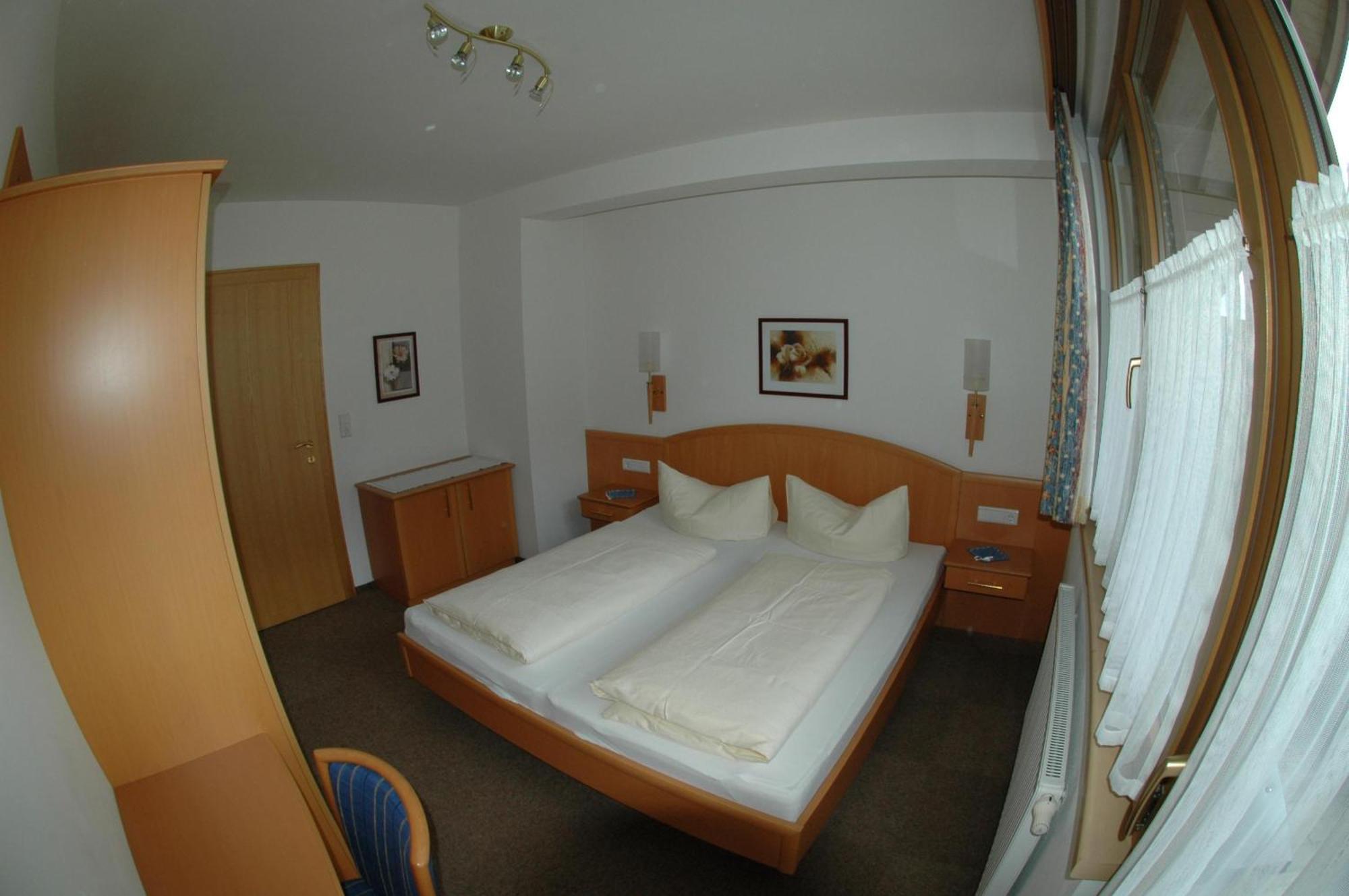 Hotel Garni Jennewein Mayrhofen Pokój zdjęcie