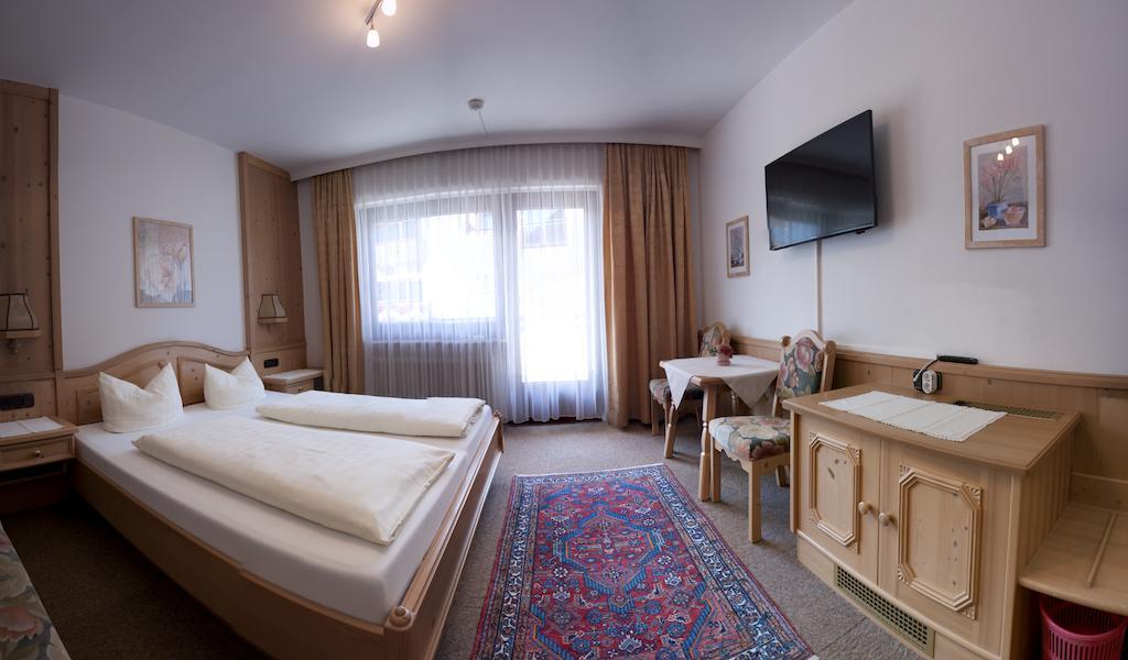 Hotel Garni Jennewein Mayrhofen Pokój zdjęcie