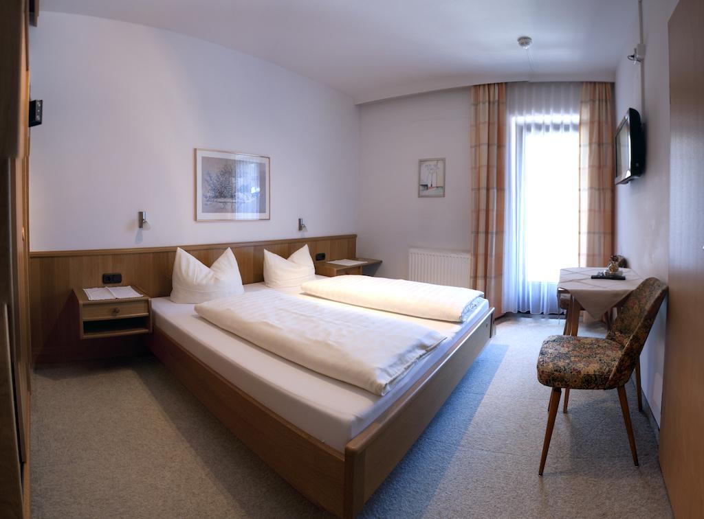 Hotel Garni Jennewein Mayrhofen Pokój zdjęcie