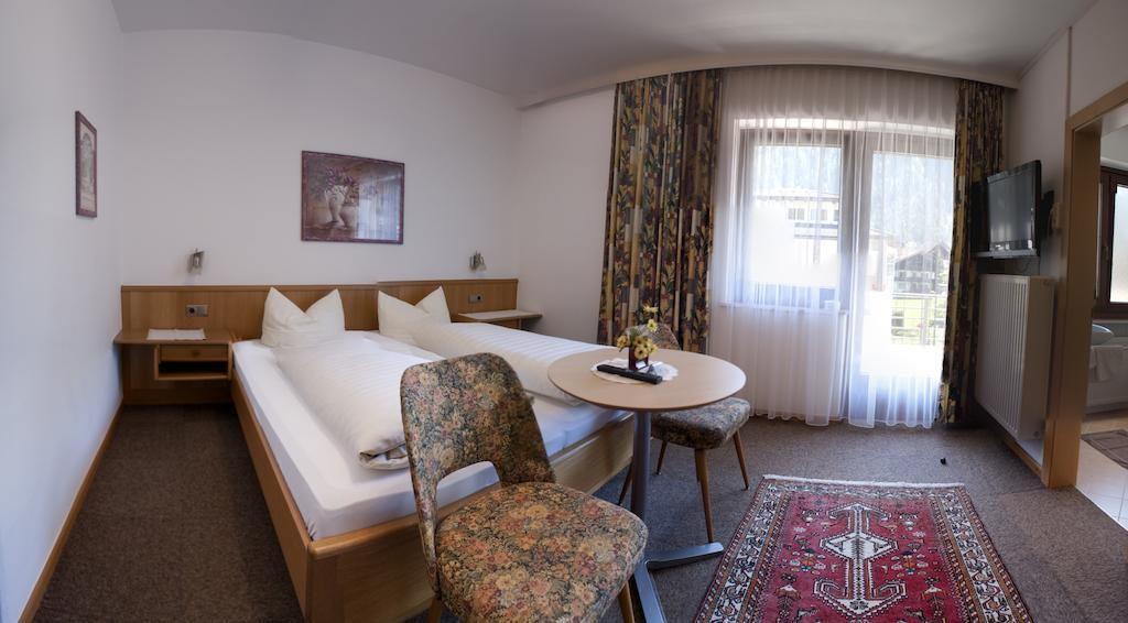 Hotel Garni Jennewein Mayrhofen Zewnętrze zdjęcie