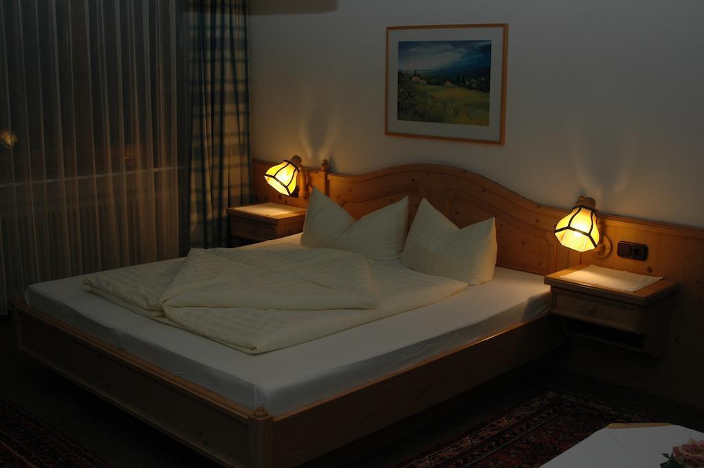 Hotel Garni Jennewein Mayrhofen Pokój zdjęcie