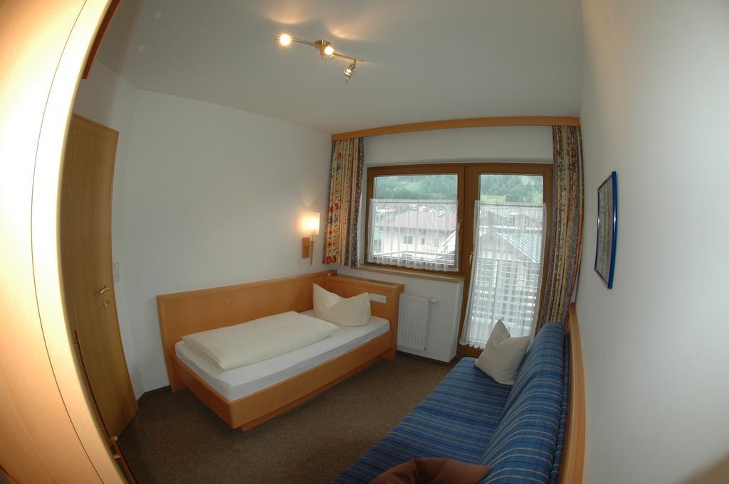 Hotel Garni Jennewein Mayrhofen Pokój zdjęcie